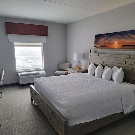 Hampton Inn & Suites Erie Bayfront Bagian luar foto