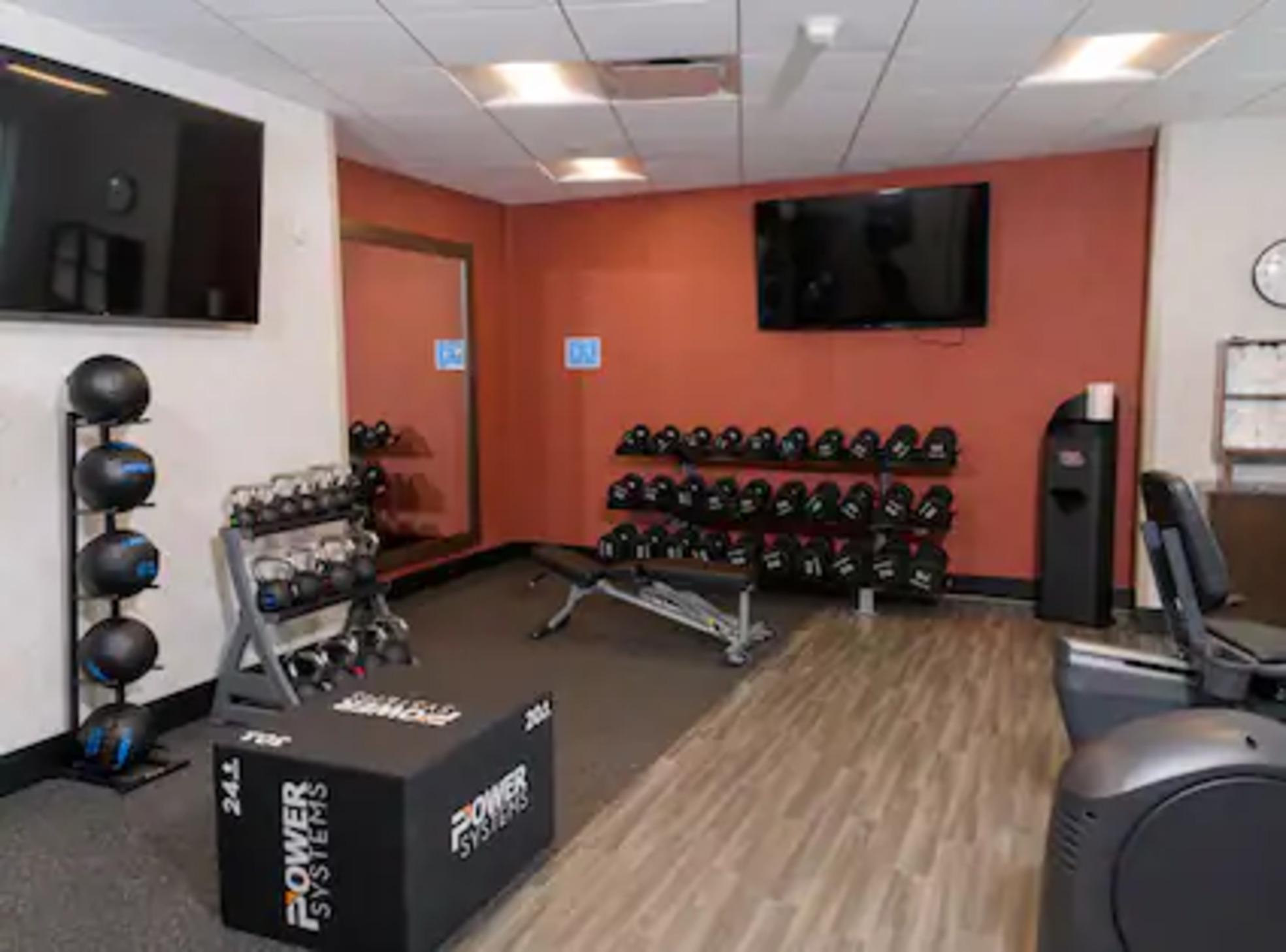 Hampton Inn & Suites Erie Bayfront Bagian luar foto