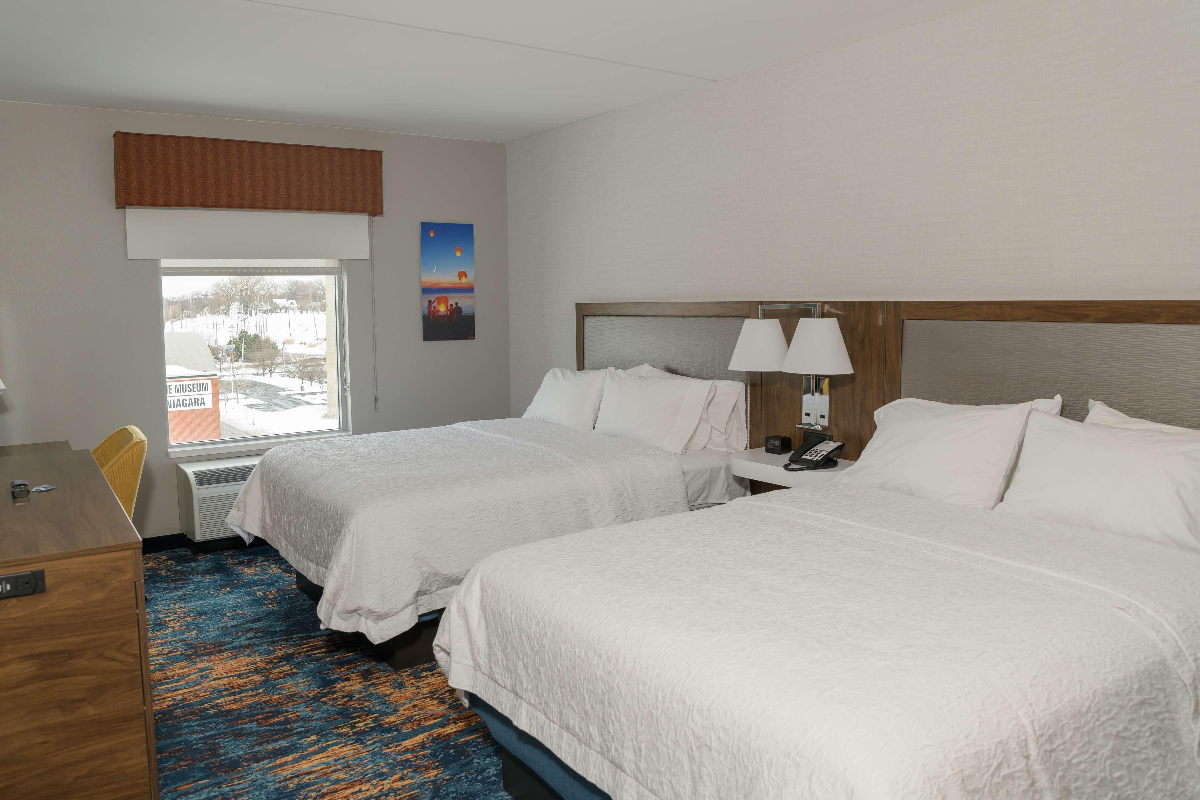 Hampton Inn & Suites Erie Bayfront Bagian luar foto