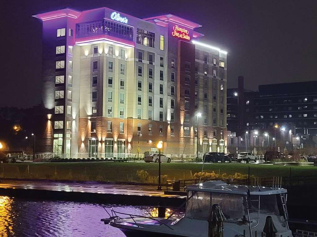 Hampton Inn & Suites Erie Bayfront Bagian luar foto