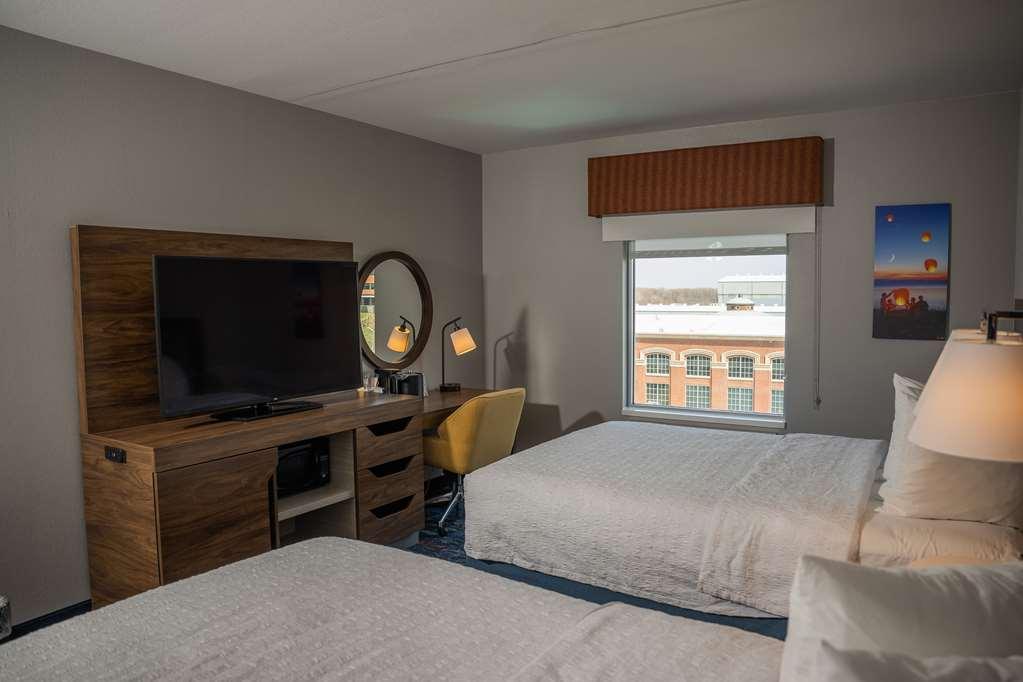 Hampton Inn & Suites Erie Bayfront Ruang foto