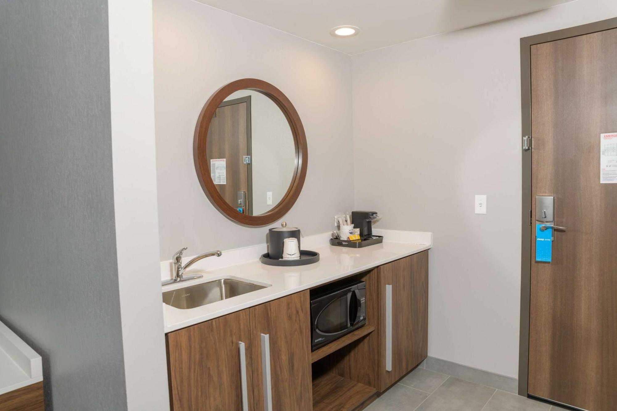 Hampton Inn & Suites Erie Bayfront Bagian luar foto