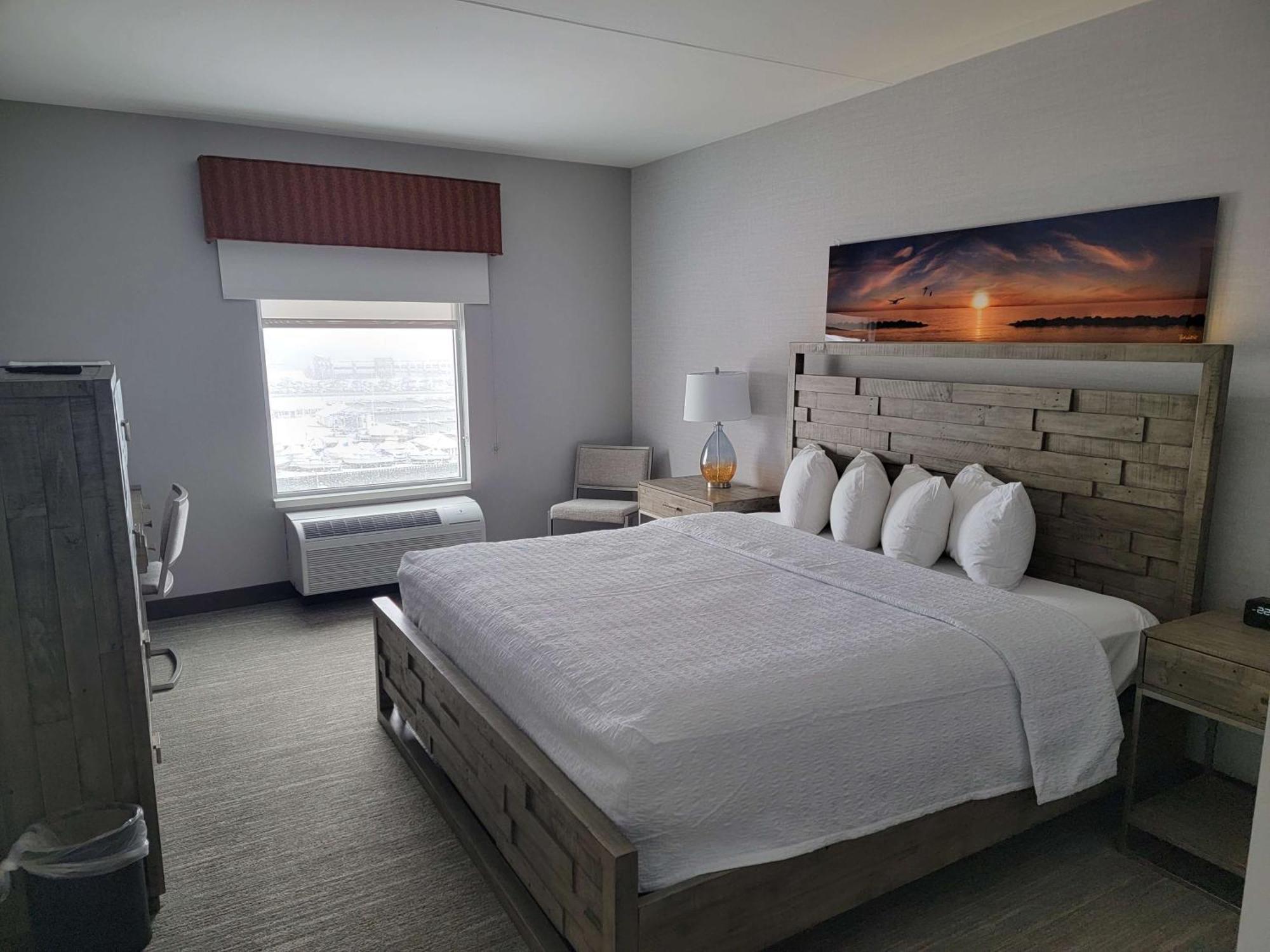 Hampton Inn & Suites Erie Bayfront Bagian luar foto