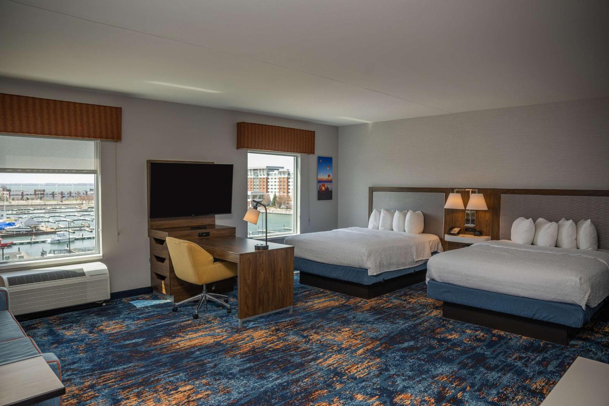 Hampton Inn & Suites Erie Bayfront Bagian luar foto
