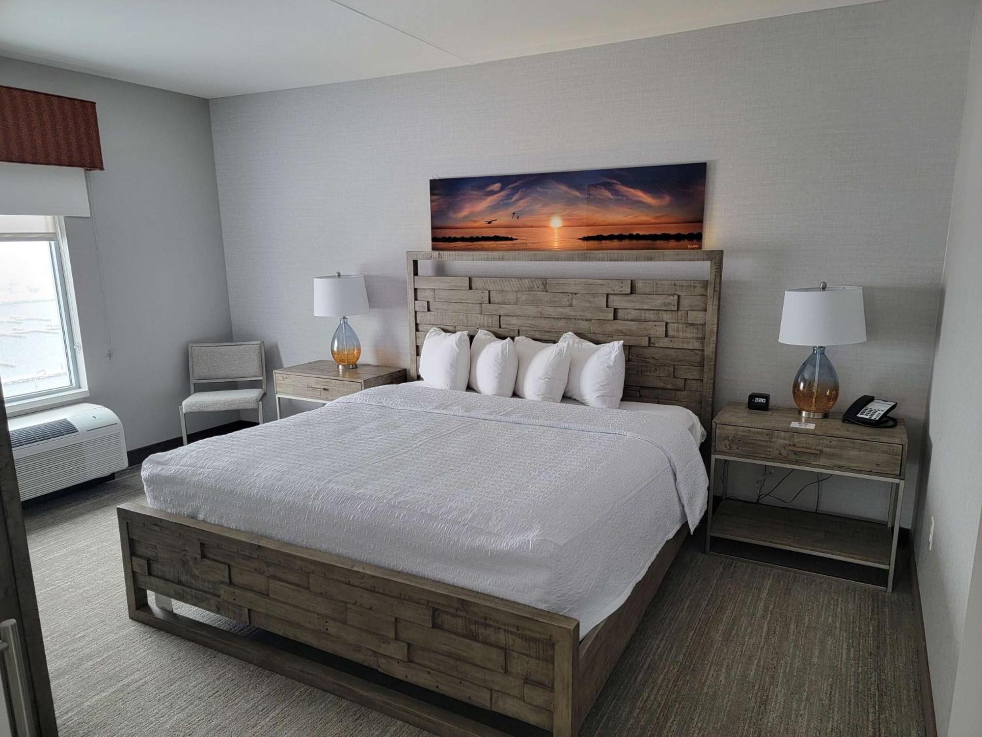 Hampton Inn & Suites Erie Bayfront Bagian luar foto