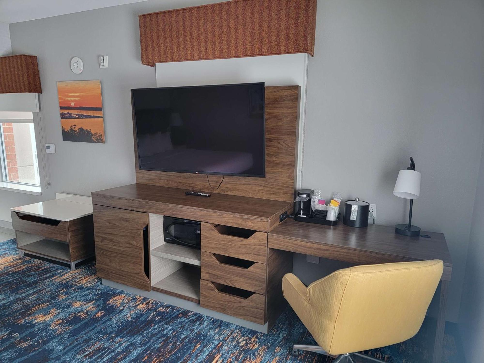 Hampton Inn & Suites Erie Bayfront Bagian luar foto