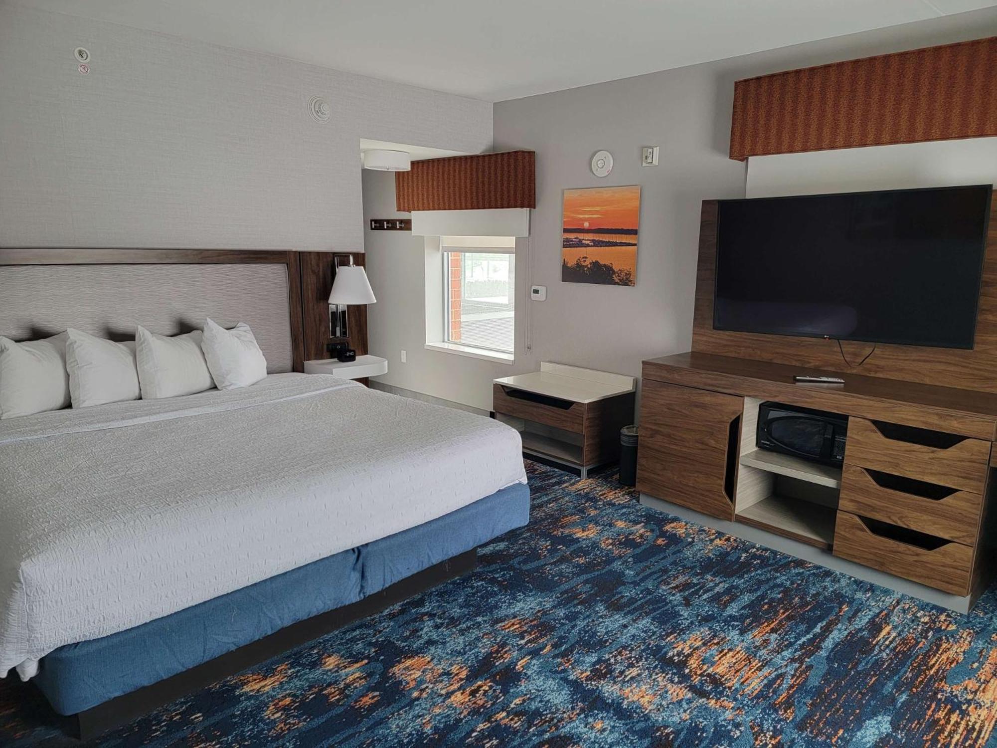 Hampton Inn & Suites Erie Bayfront Bagian luar foto