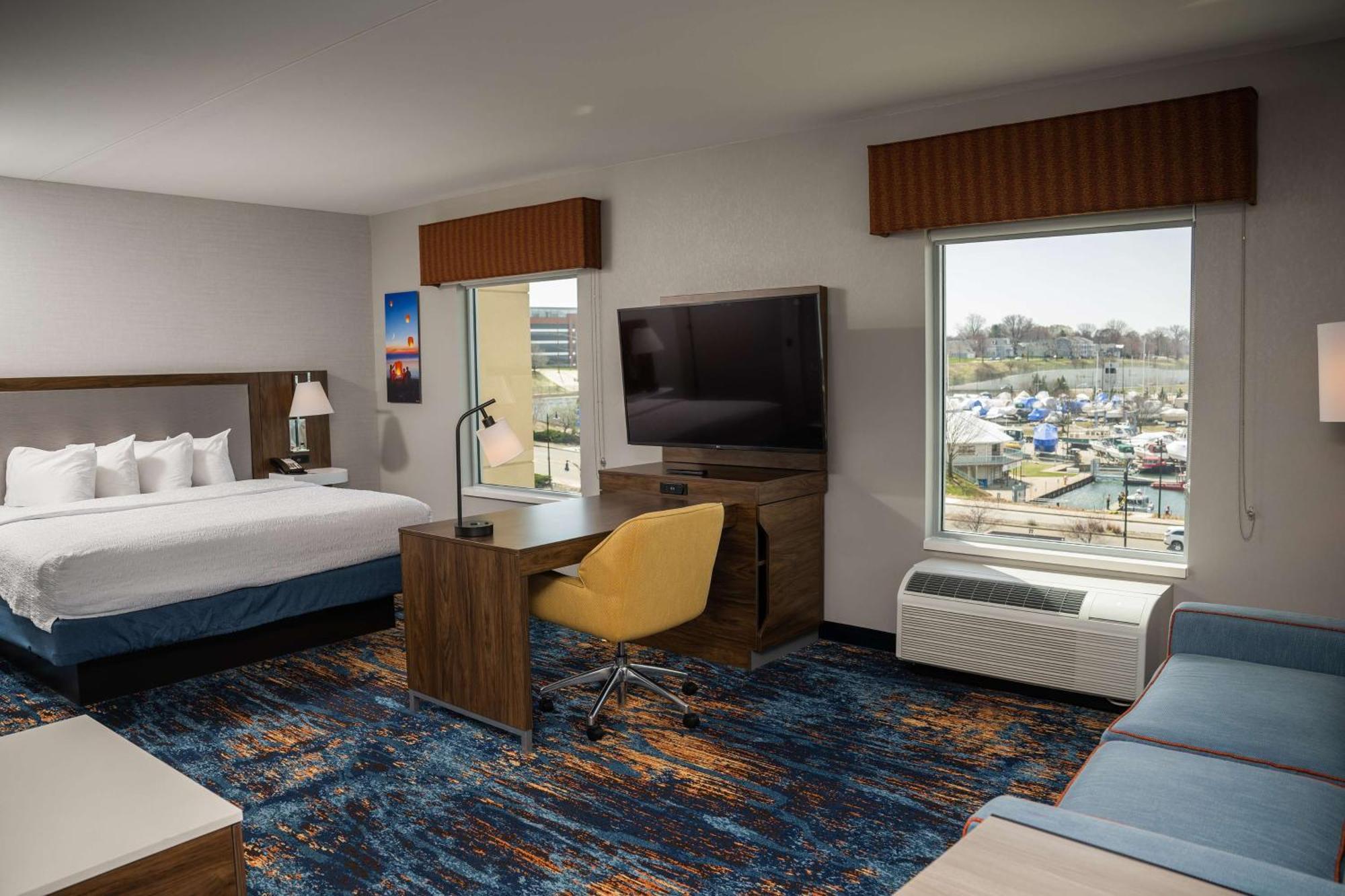 Hampton Inn & Suites Erie Bayfront Bagian luar foto