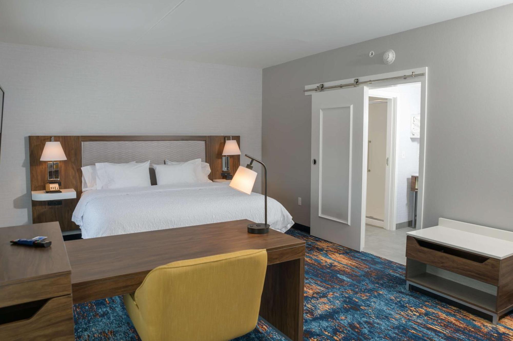 Hampton Inn & Suites Erie Bayfront Bagian luar foto