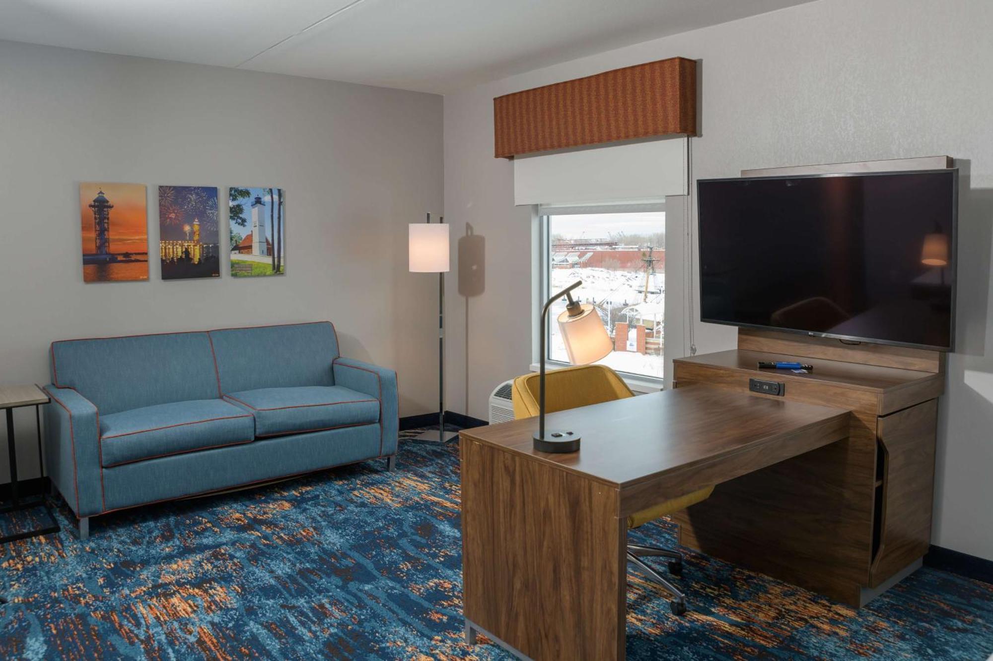 Hampton Inn & Suites Erie Bayfront Bagian luar foto