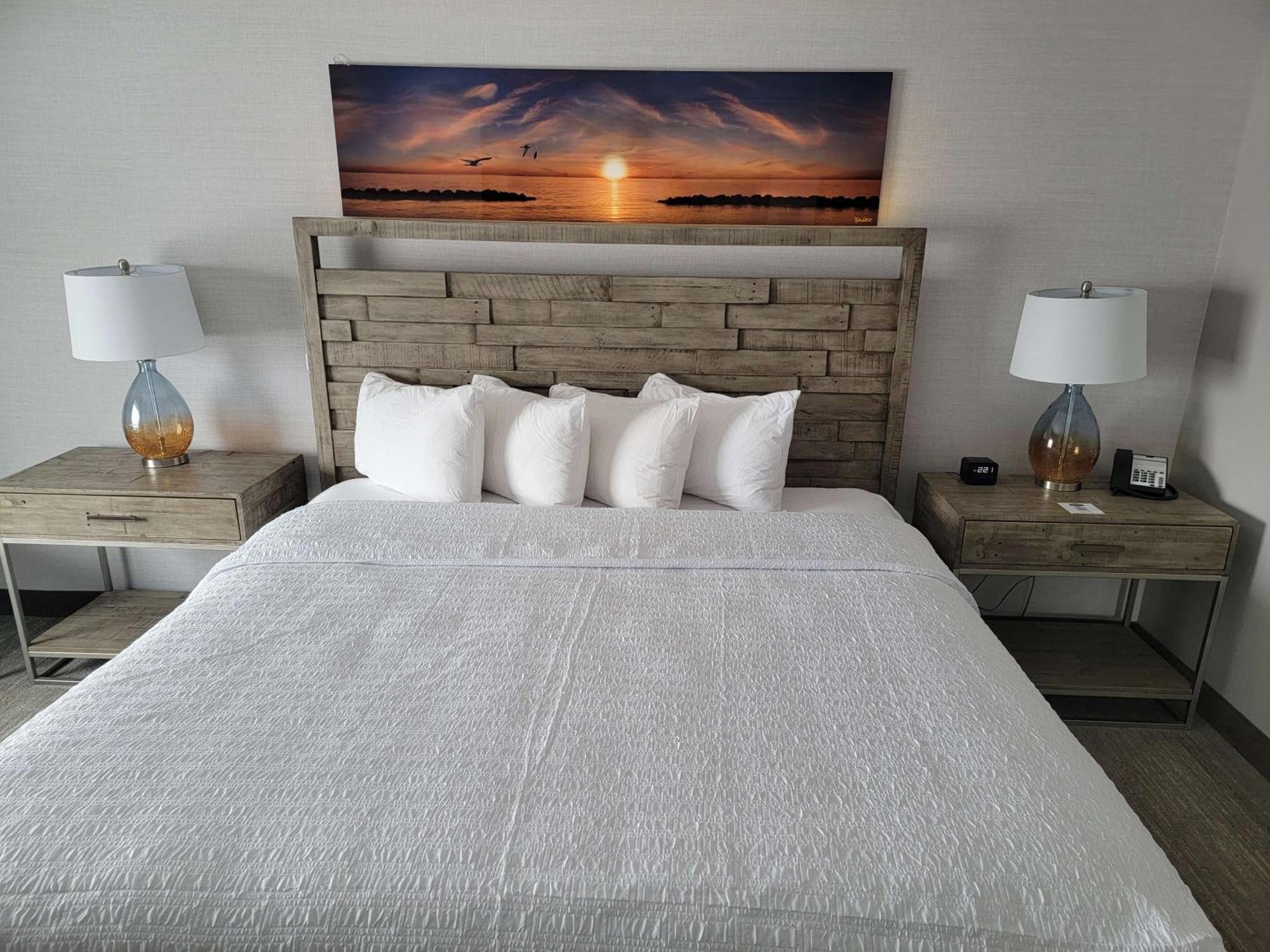 Hampton Inn & Suites Erie Bayfront Bagian luar foto