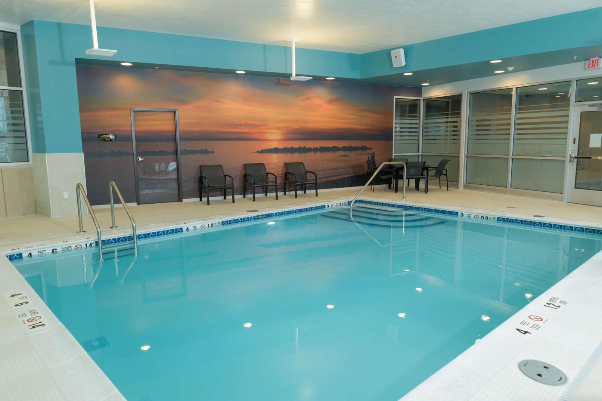 Hampton Inn & Suites Erie Bayfront Bagian luar foto