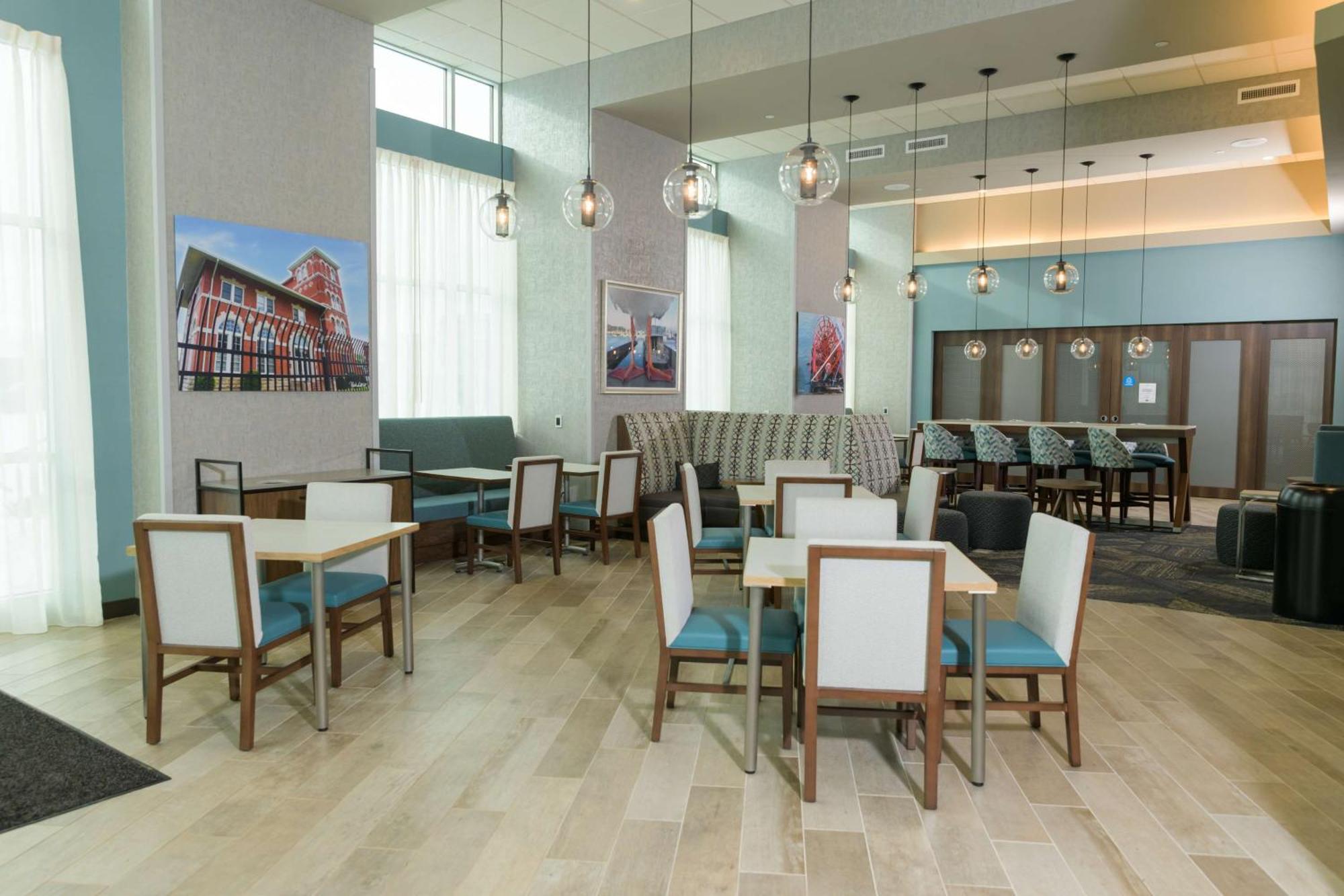 Hampton Inn & Suites Erie Bayfront Bagian luar foto