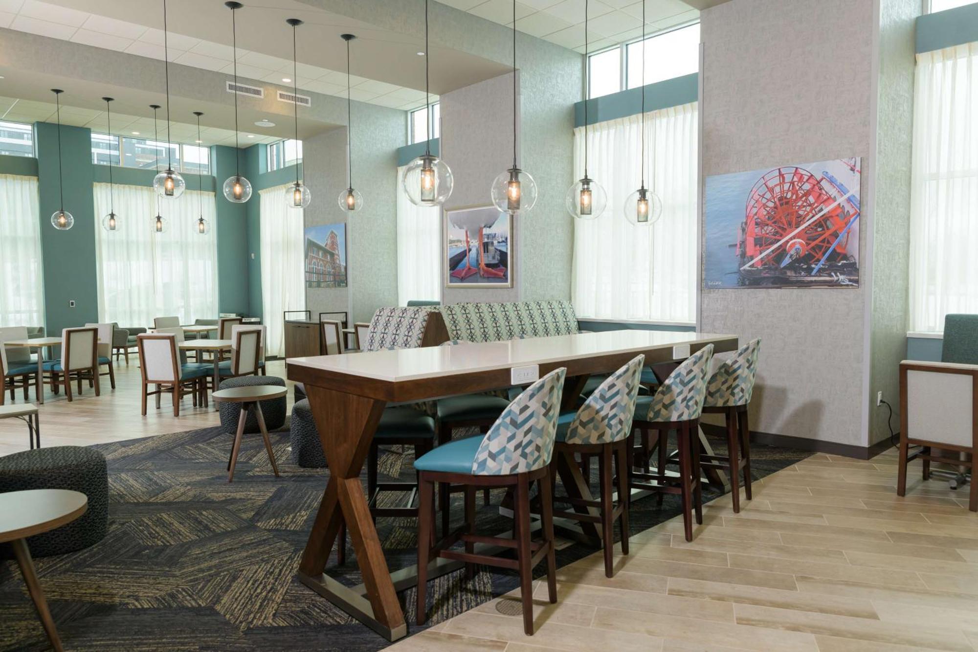 Hampton Inn & Suites Erie Bayfront Bagian luar foto