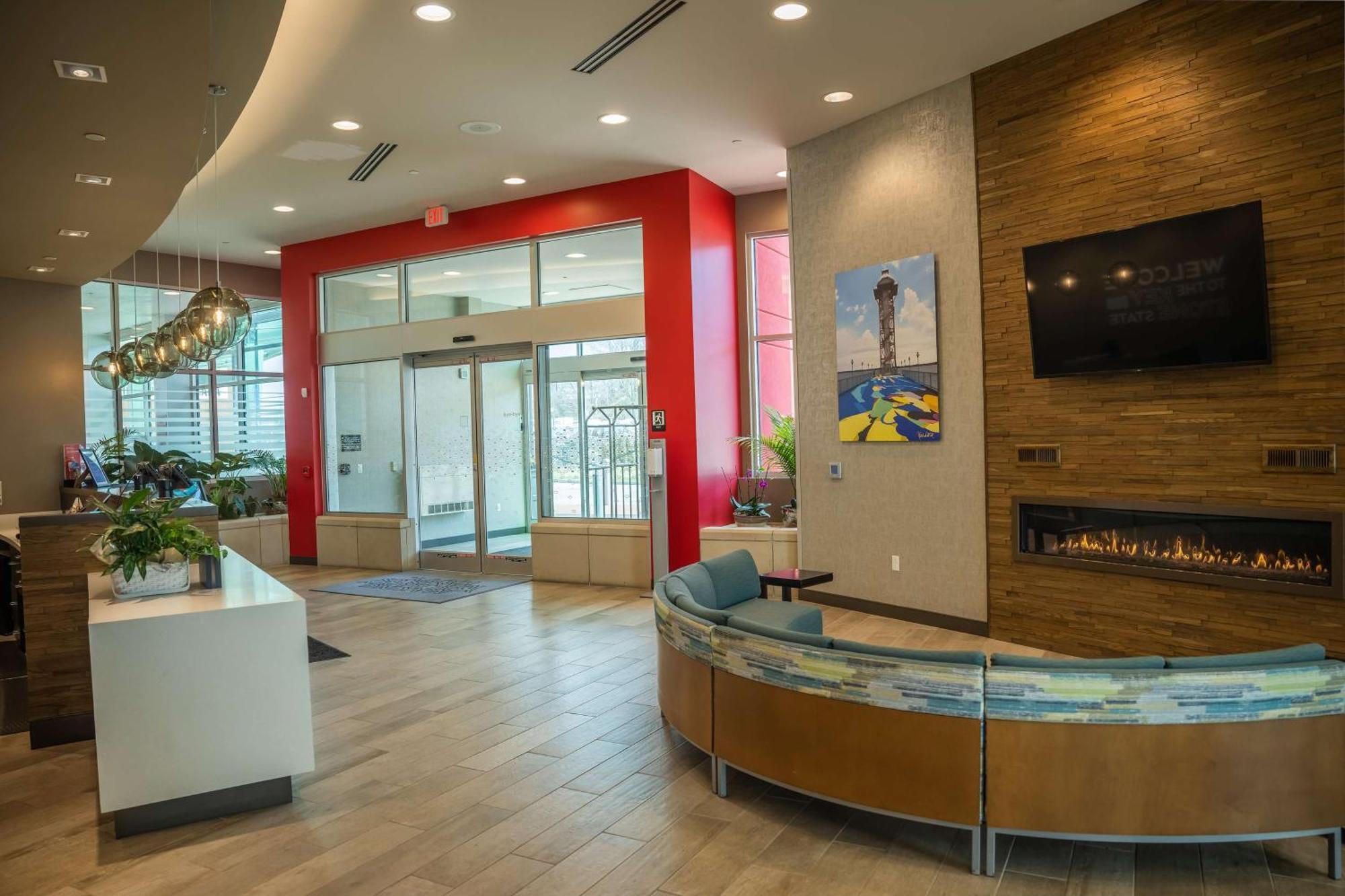 Hampton Inn & Suites Erie Bayfront Bagian luar foto