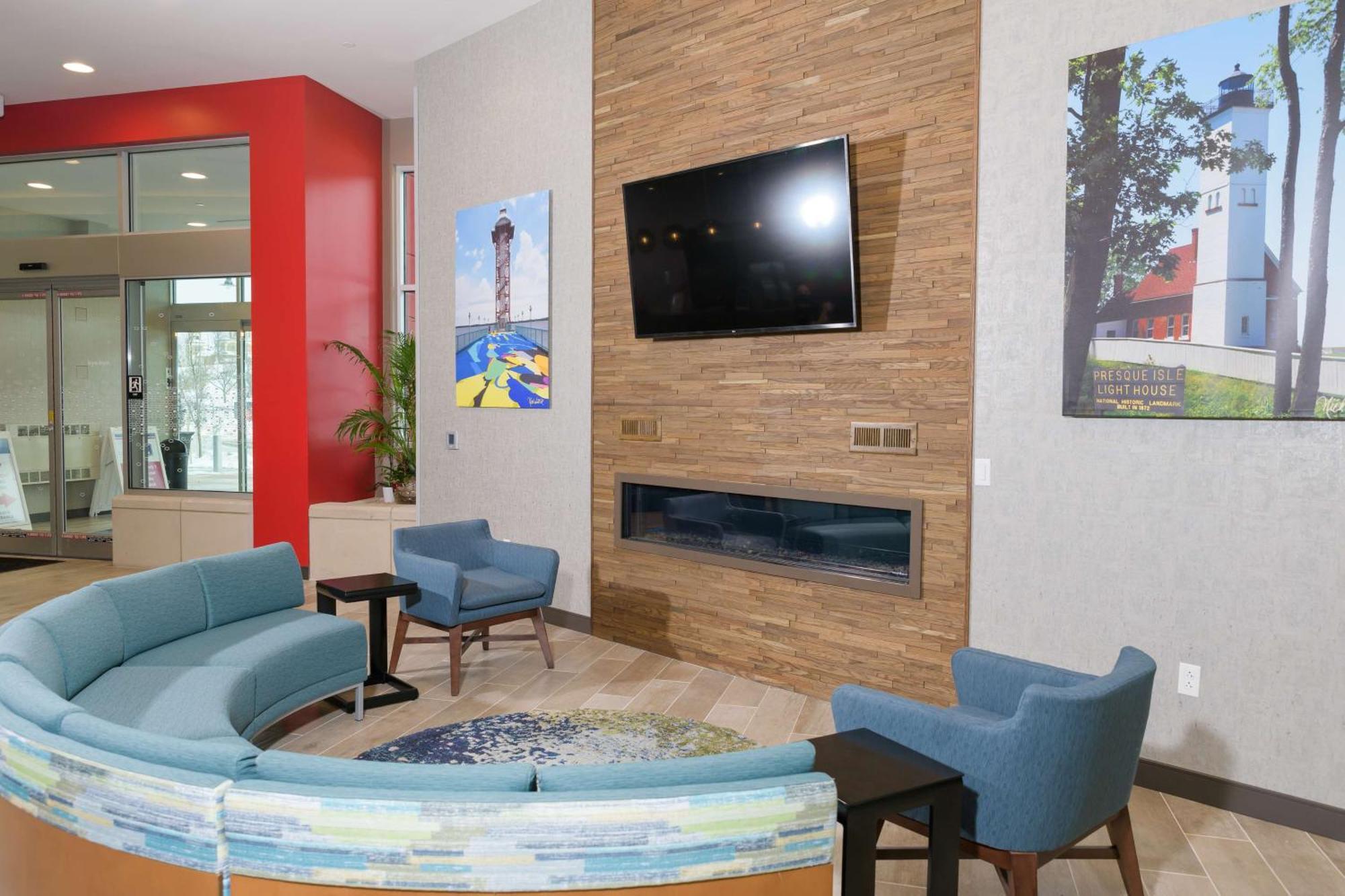 Hampton Inn & Suites Erie Bayfront Bagian luar foto